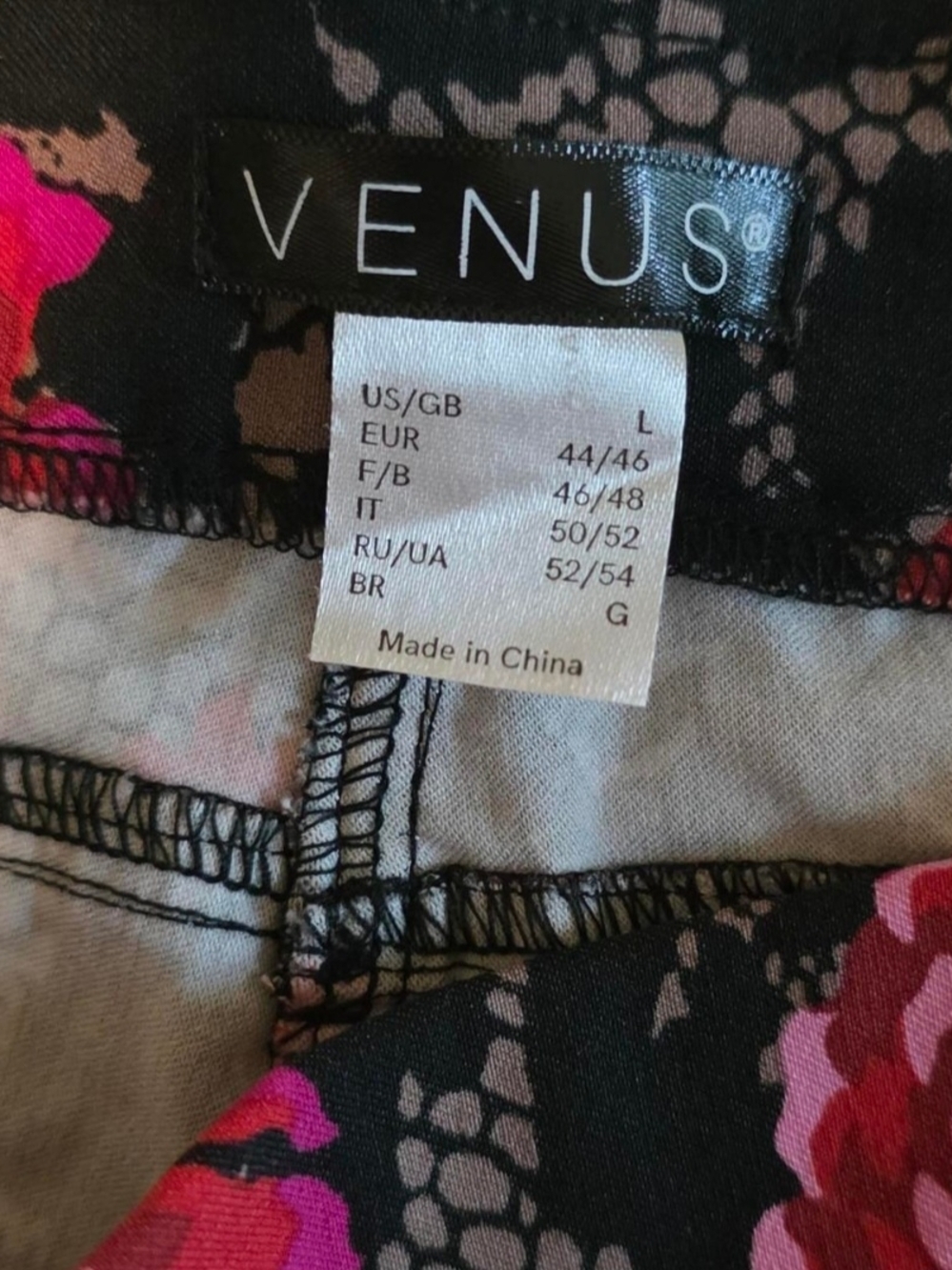 Venus Red/Black/Pink Floral & Lace Print Leggings Size L Stretchy Flattering - Picture 2 of 9